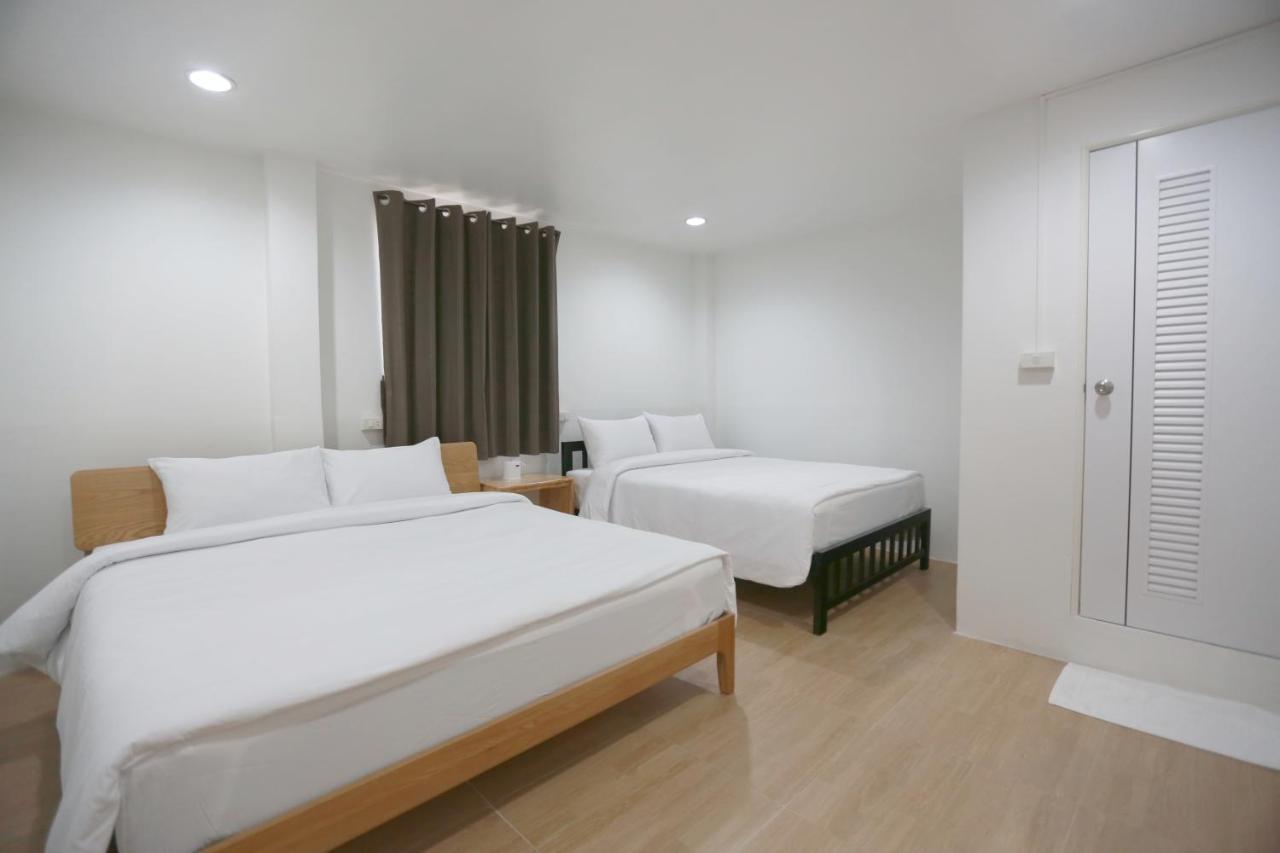 Interest Poshtel Hostel Bangkok Exterior photo